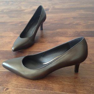 Stuart Weitzman - Bronze Pumps Pointed Toe